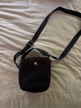 Black Lululemon Sherpa Crossbody Bag with Adjustable Strap